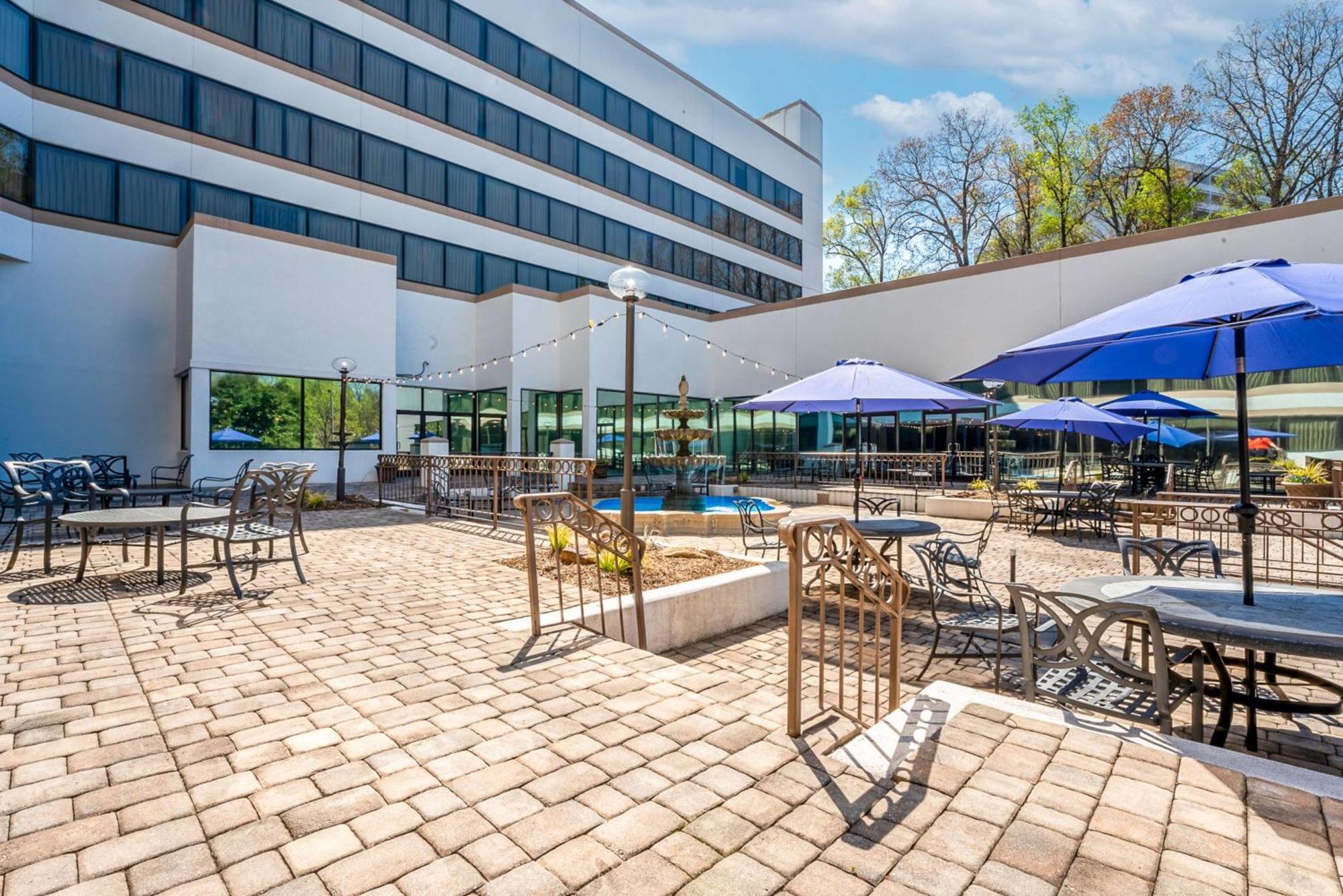 Doubletree By Hilton South Charlotte Tyvola Hotel Exterior photo